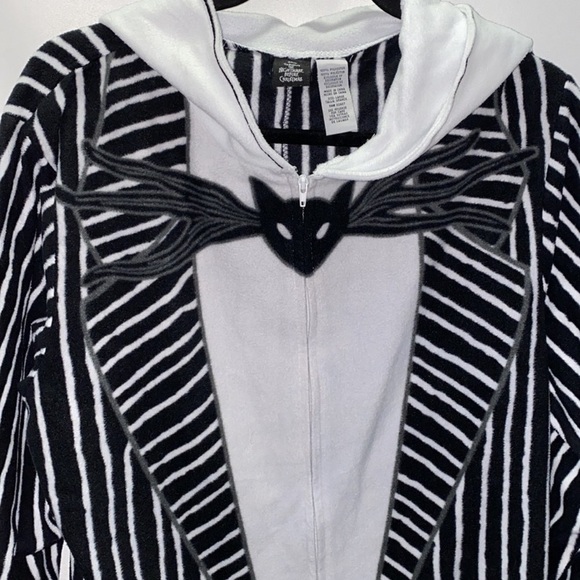 ☠️👻🎃NIGHTMARE BEFORE CHRISTMAS NWT ONESIE DISNEY🎃💀☠️ - Picture 3 of 5